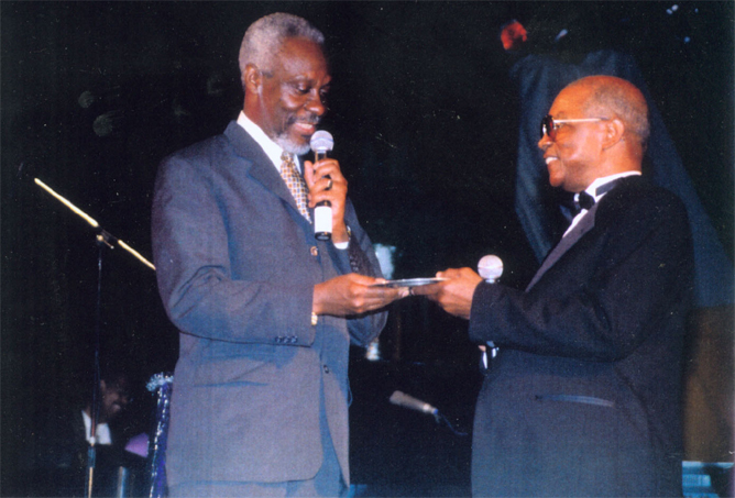 The Hon. P.J. Patterson, Prime Minister of Jamaica presents Carlos Malcolm with the Lifetime Award for Musical Excellence.